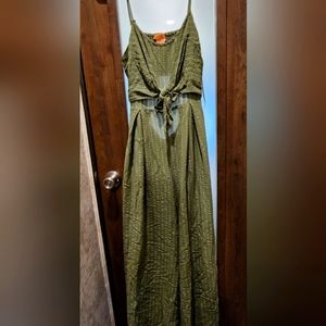 Flying Tomato Olive Green Romper/Jumpsuit size Medium in Like New Condition